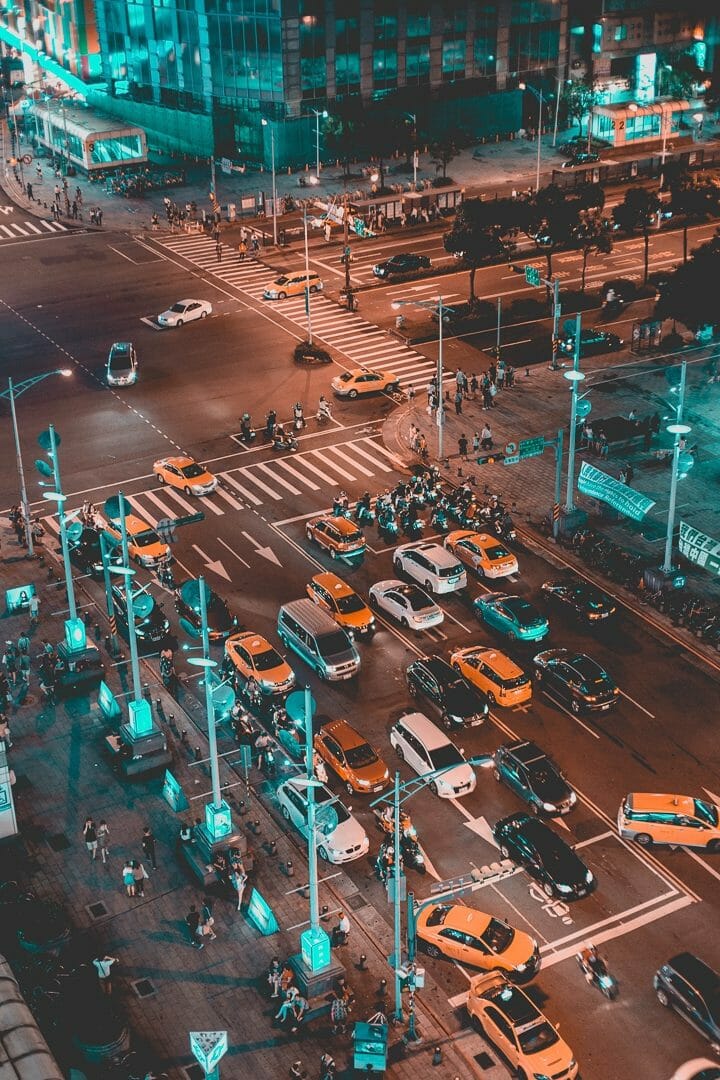 Taipeis Straßen bei Nacht